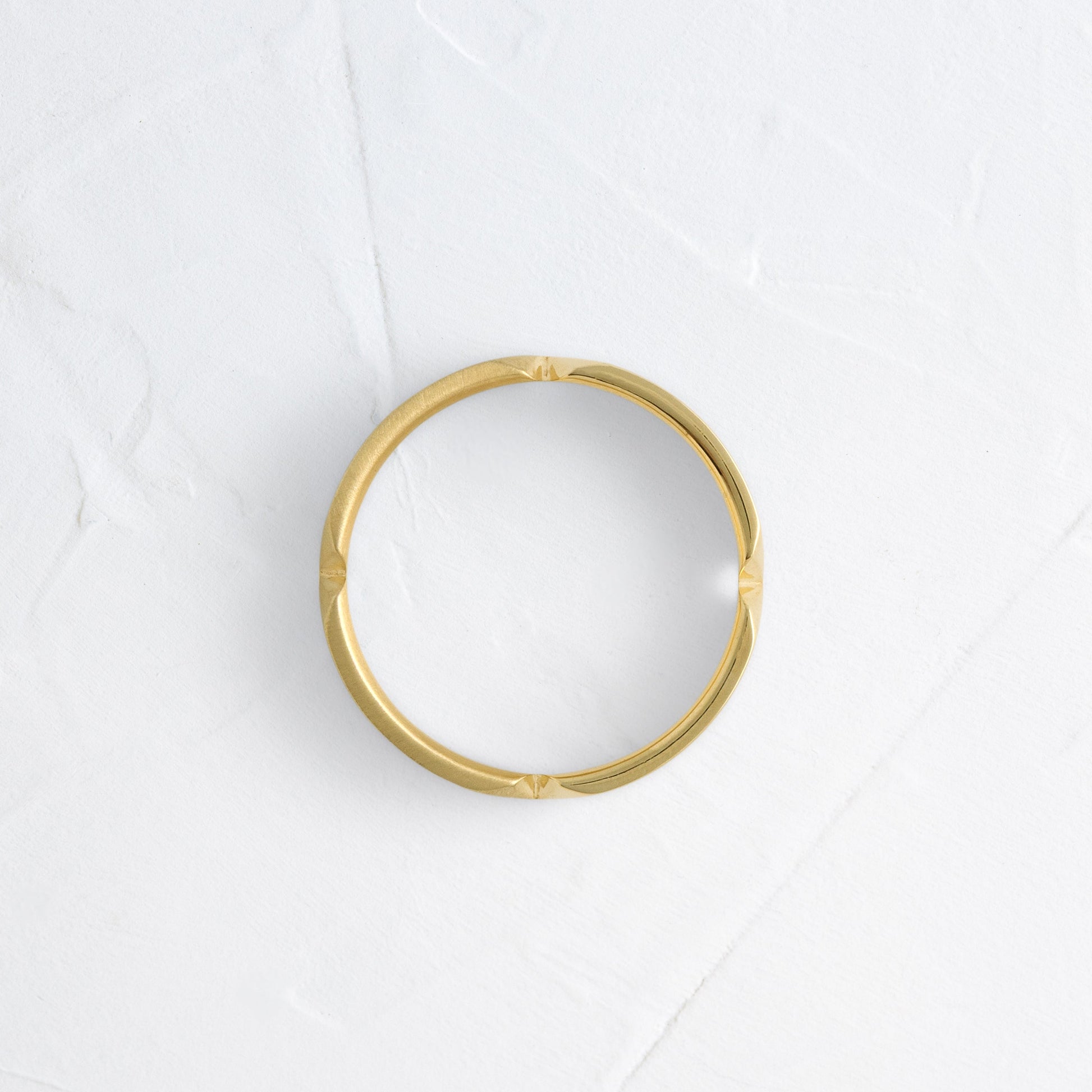 Center Pinch- Men's Wedding BandCenter Pinch- Men's Wedding Band - Front view