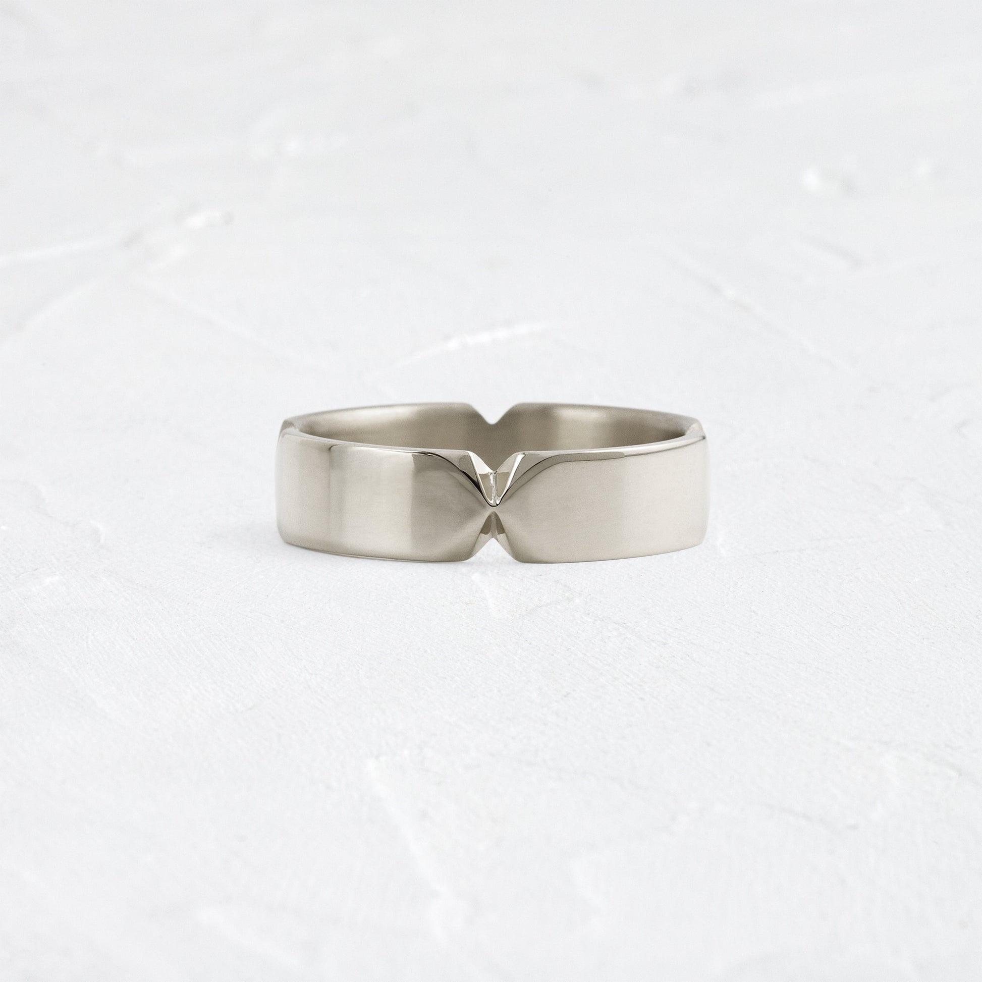 Center Pinch- Men's Wedding BandCenter Pinch- Men's Wedding Band - Back view
