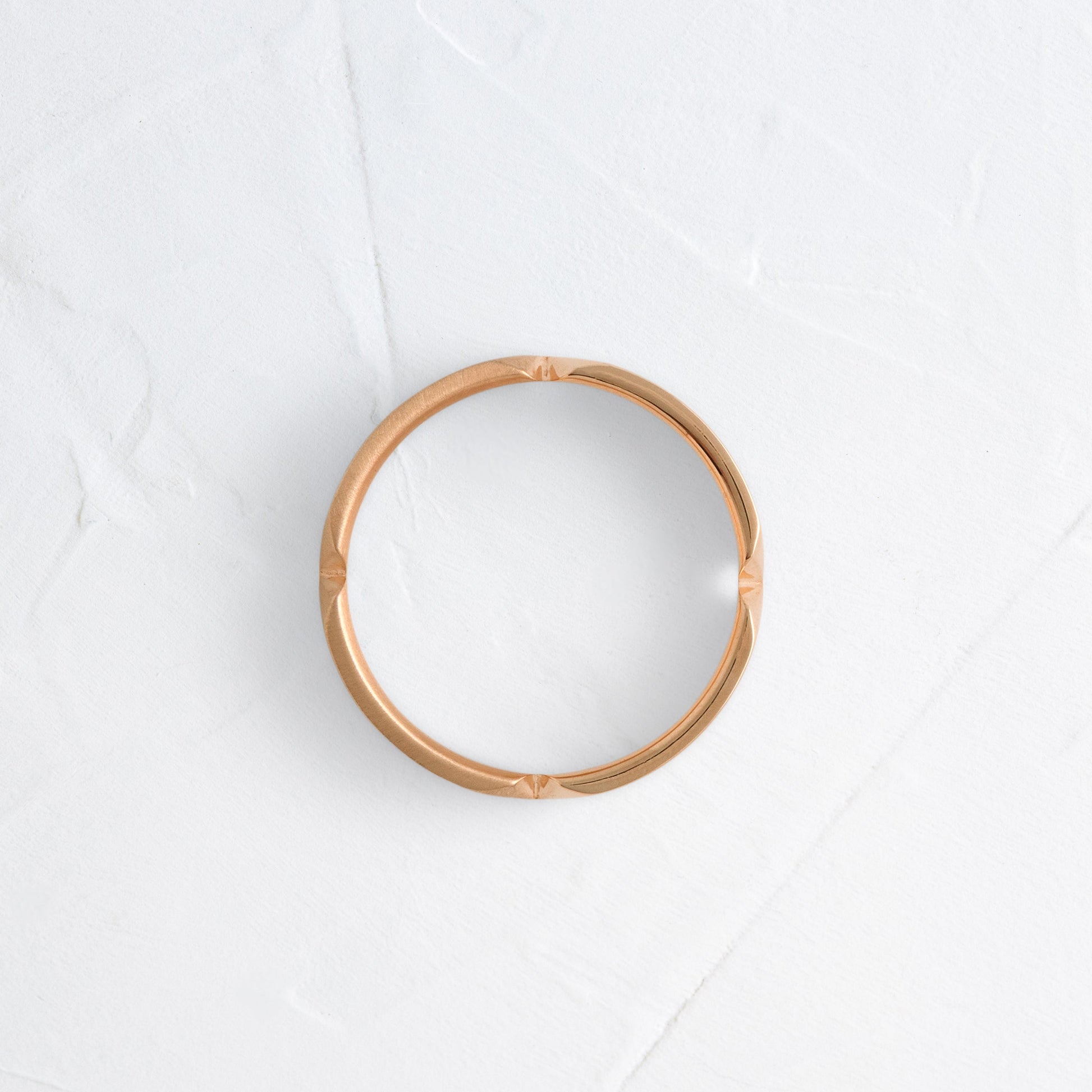 Center Pinch- Men's Wedding BandCenter Pinch- Men's Wedding Band - Front view