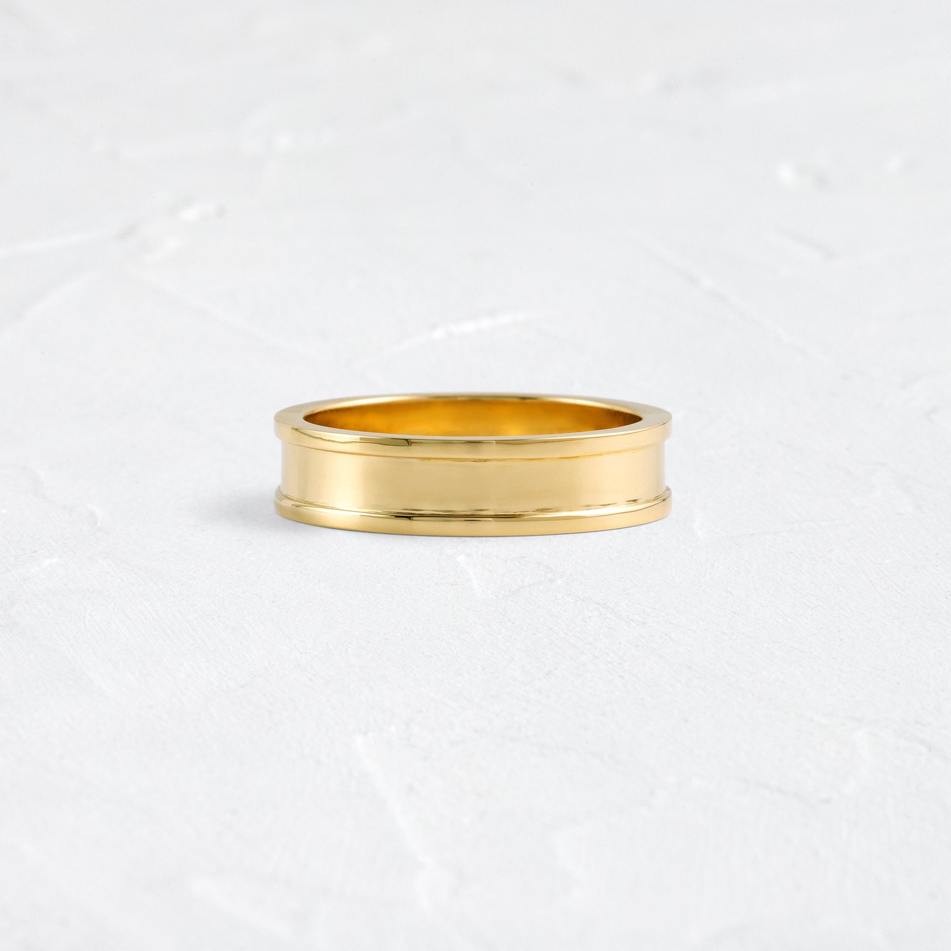 Classic Flat Court- Men's Wedding BandClassic Flat Court- Men's Wedding Band - Front view