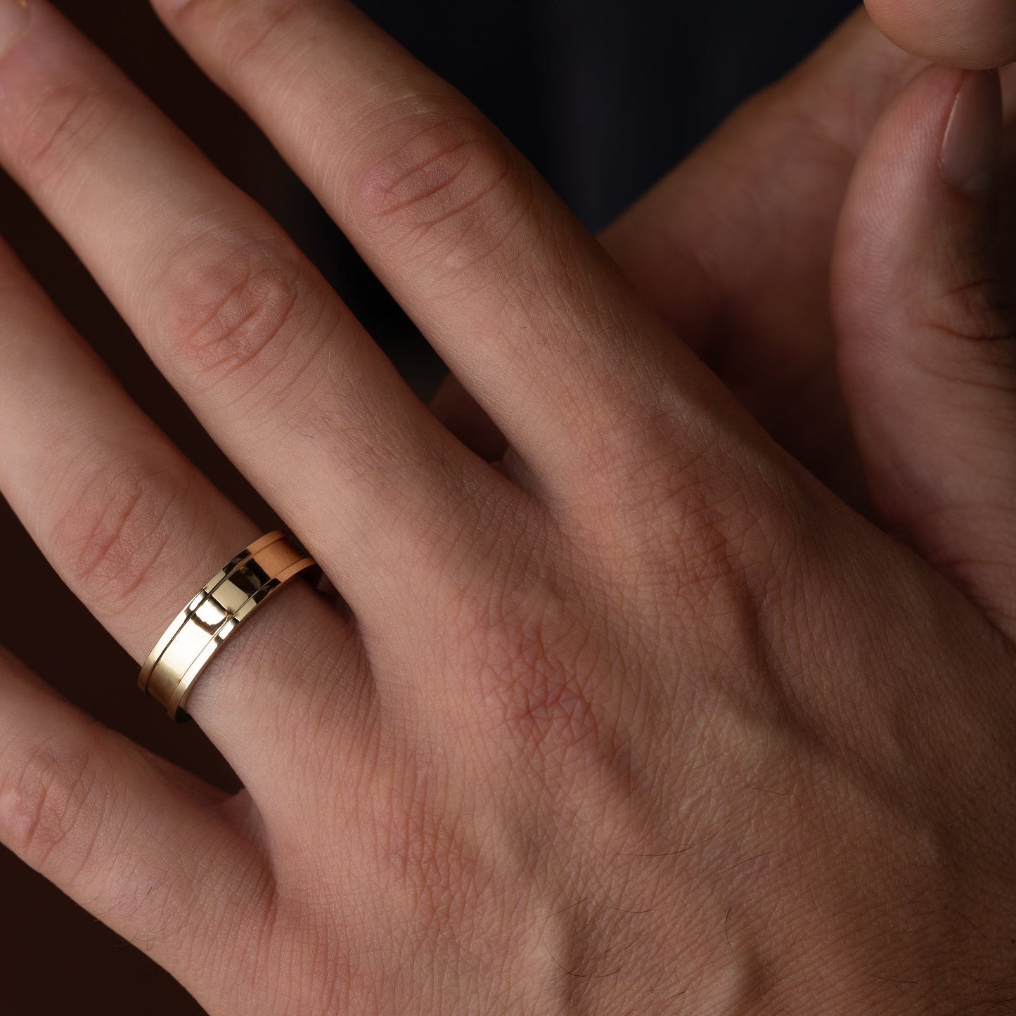 Classic Flat Court- Men's Wedding BandClassic Flat Court- Men's Wedding Band - Side view