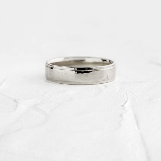 Classic Flat Court- Men's Wedding BandClassic Flat Court- Men's Wedding Band - Front view