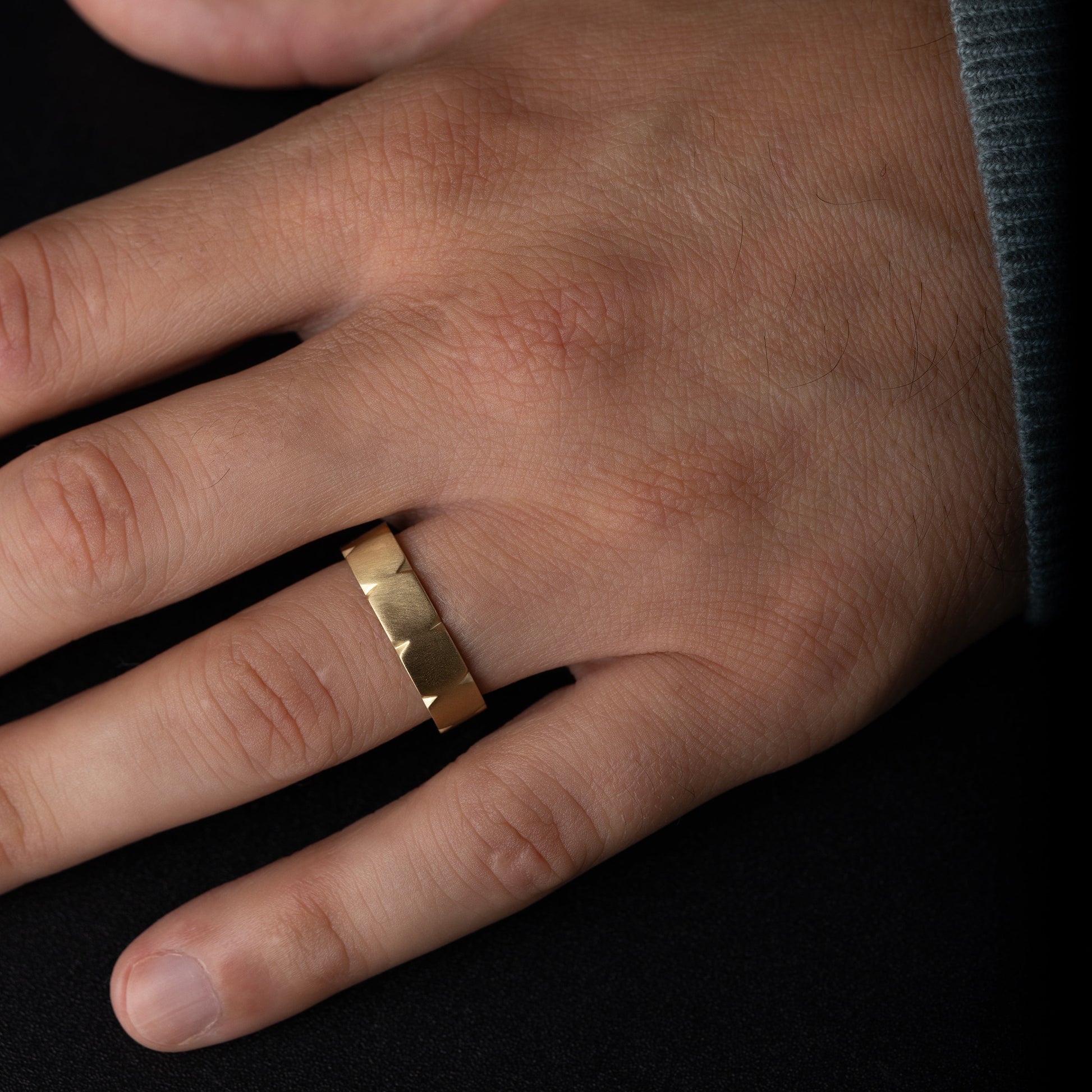 Faceted Edge- Men's Wedding BandFaceted Edge- Men's Wedding Band - Back view