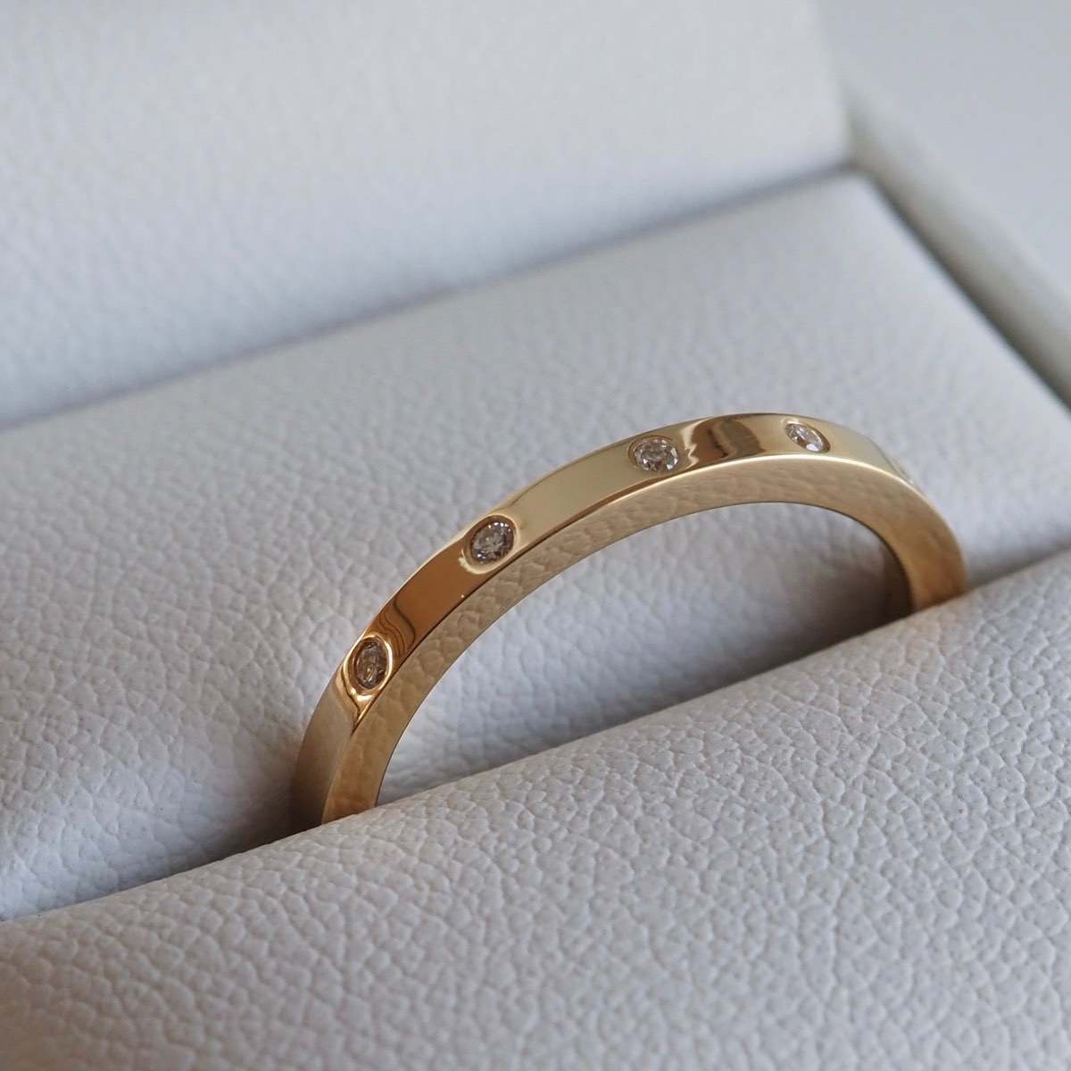 Flush Setting- 0.04 CT Round Lab Grown Diamond Wedding BandFlush Setting- 0.04 CT Round Lab Grown Diamond Wedding Band - Front view