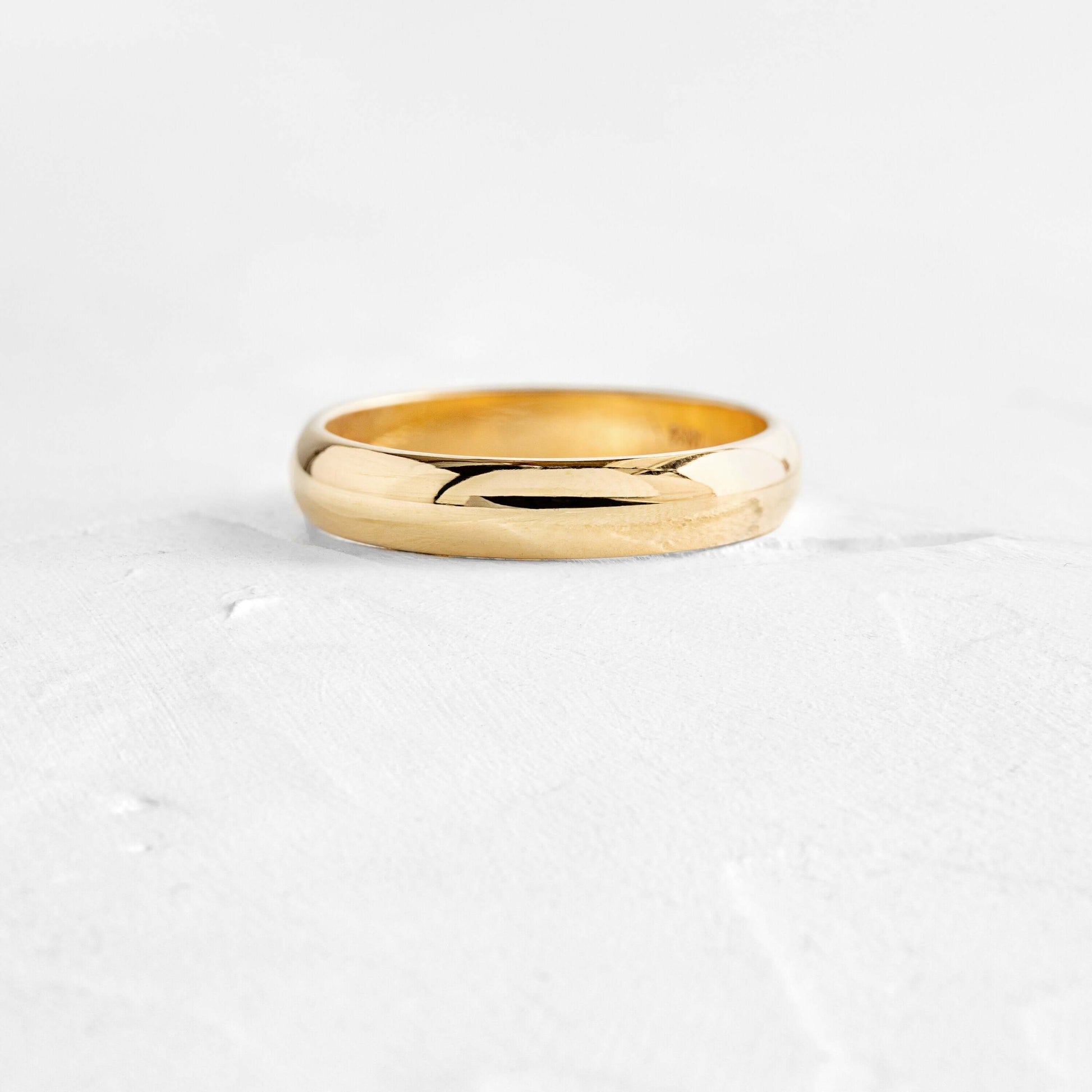 Half Round- Men's Wedding BandHalf Round- Men's Wedding Band - Front view
