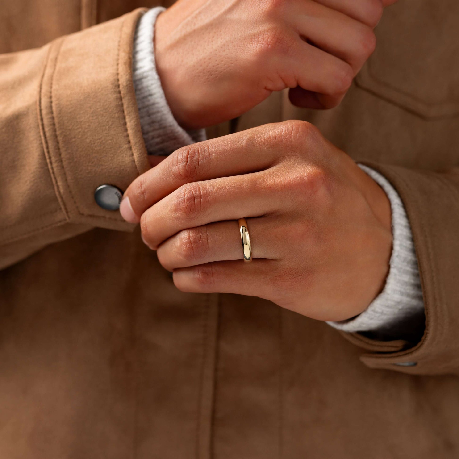 Half Round- Men's Wedding BandHalf Round- Men's Wedding Band - Detail view