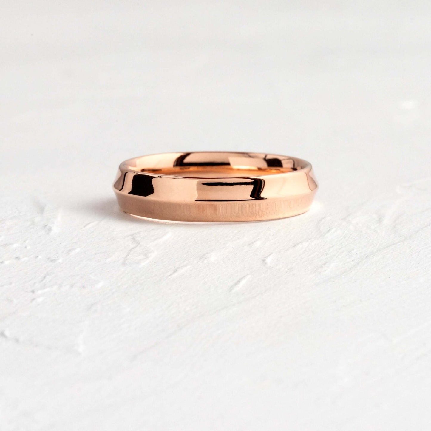 Soft Bevel- Men's Wedding BandSoft Bevel- Men's Wedding Band - Detail view