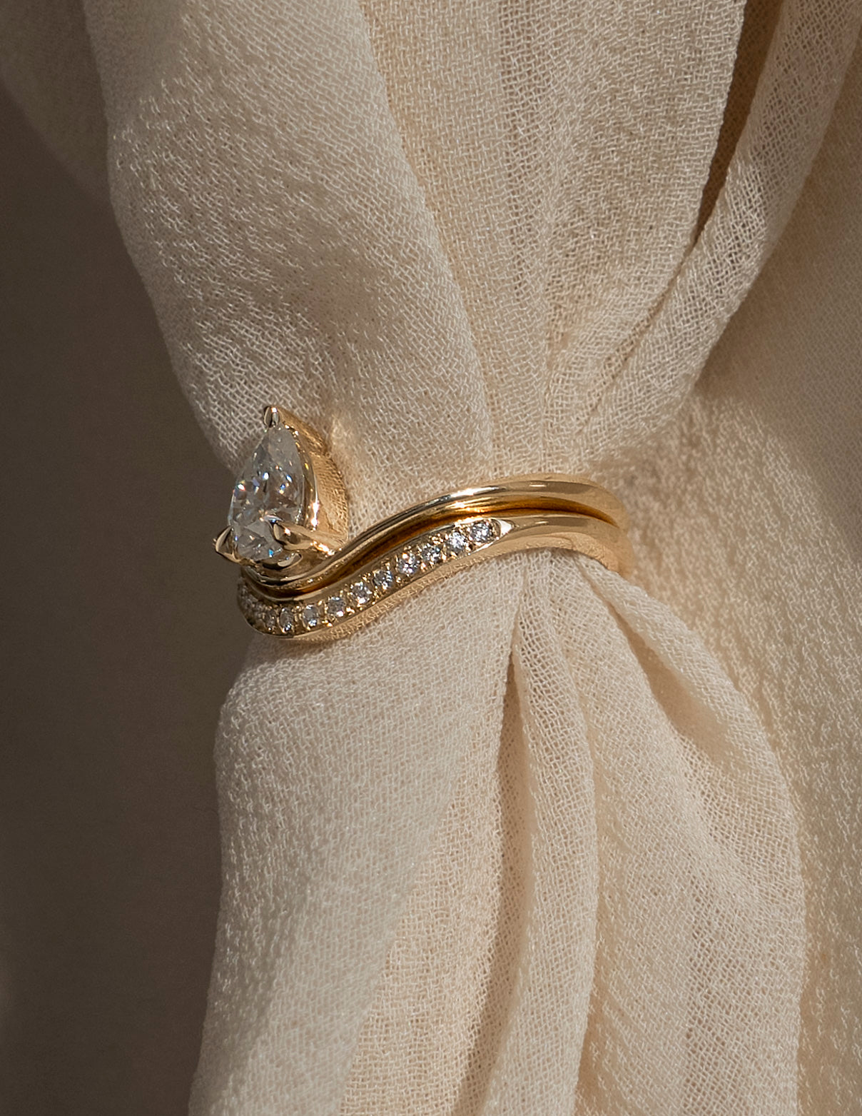 Solitaire Curve & Pave Band-1 CT Pear Lab Grown Diamond Bridal SetSolitaire Curve & Pave Band-1 CT Pear Lab Grown Diamond Bridal Set - Detail view
