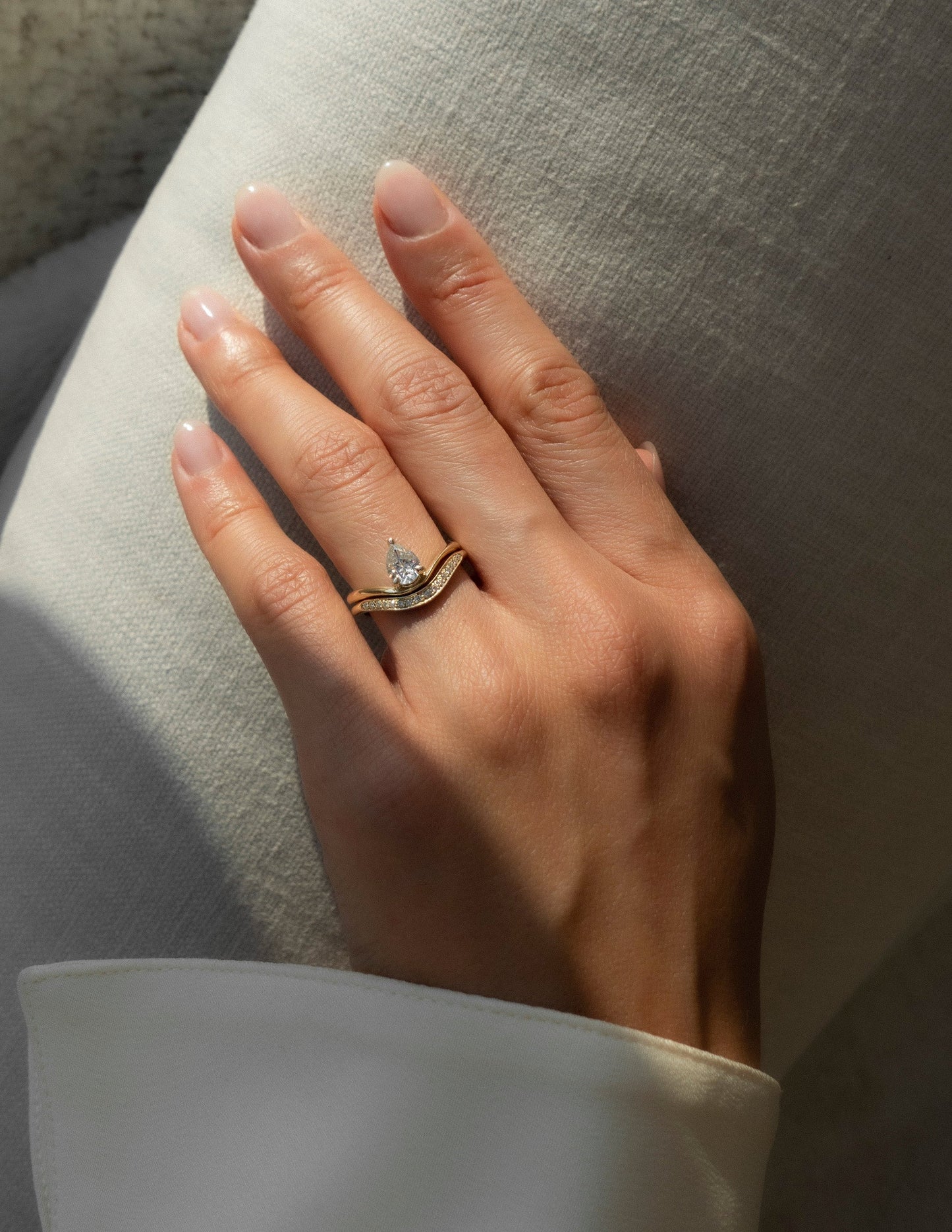 Solitaire Curve & Pave Band-1 CT Pear Lab Grown Diamond Bridal SetSolitaire Curve & Pave Band-1 CT Pear Lab Grown Diamond Bridal Set - Side view