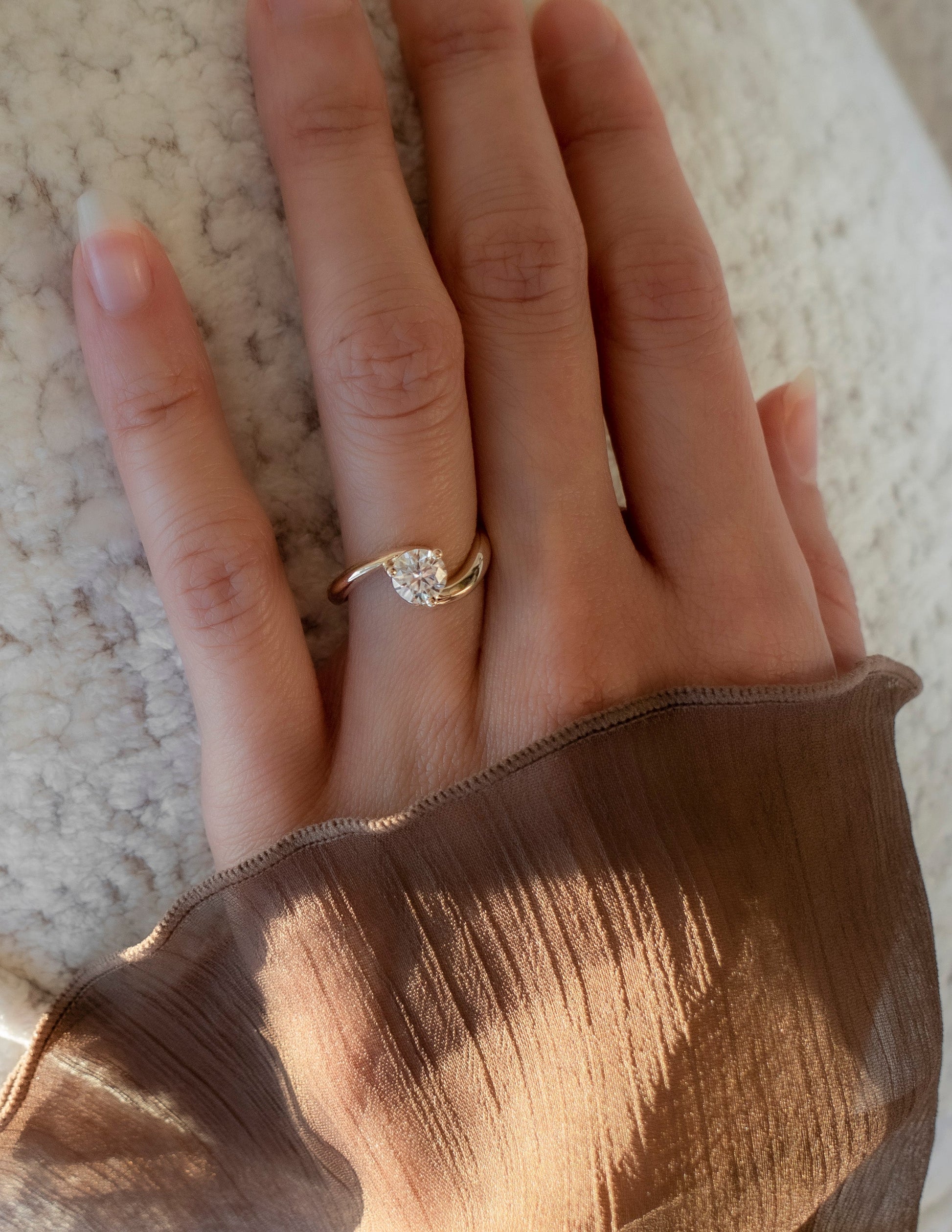 Solitaire Rapture-Round Lab Grown Diamond Engagement Ring - Detail view